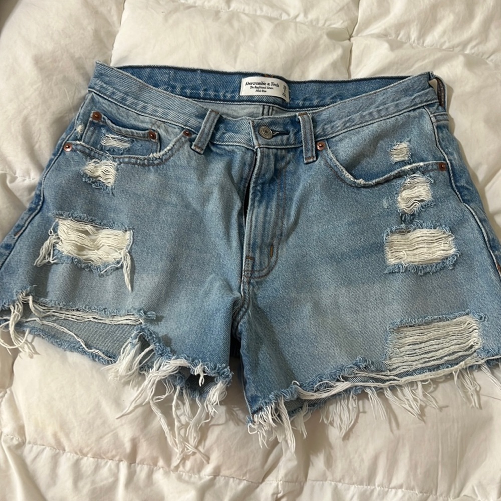 Abercrombie & Fitch The Boyfriend Mid-rise Short. Size 6/28